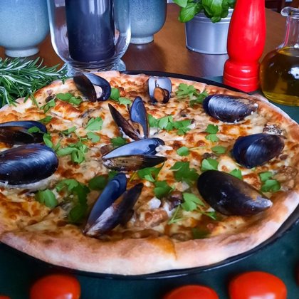 Pizza Cozza (z zawartością alkoholu), fot. Jemy w Łodzi