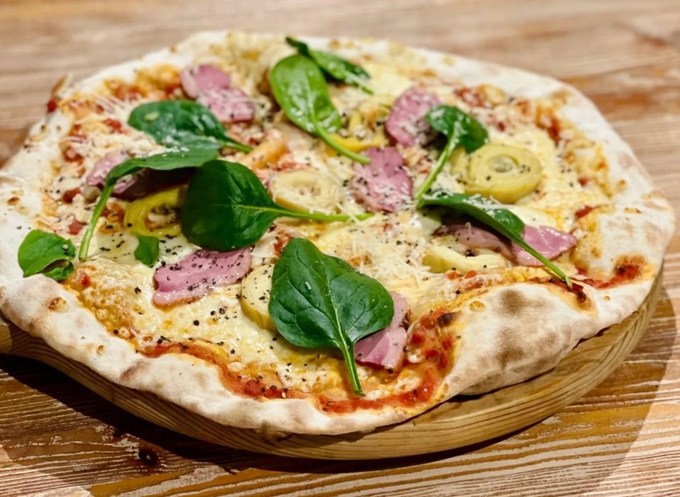 Pizza Gęsi Puch z wędzoną kaczką, fot. Jemy w Łodzi